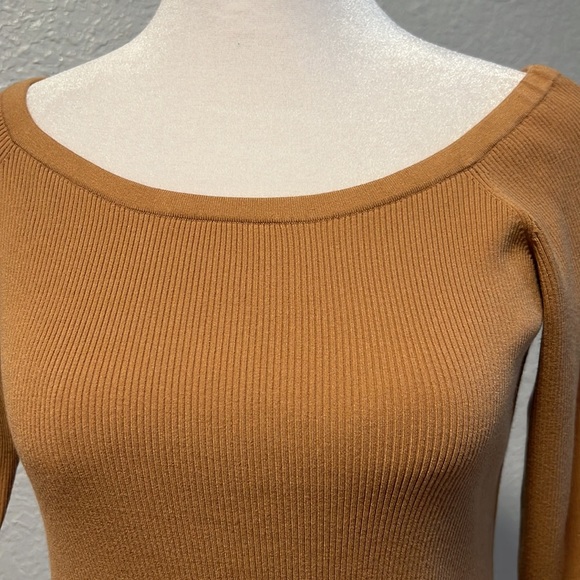 Michael Kors off shoulder Top - Picture 3 of 9